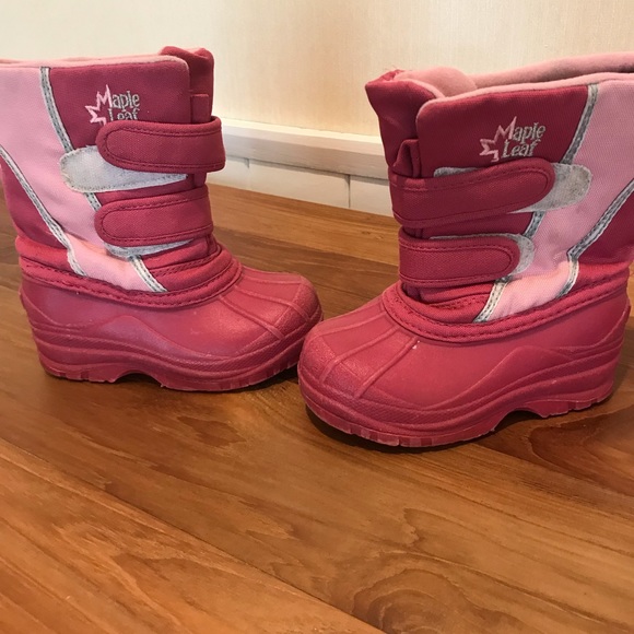 Maple Leaf Snow boots - Picture 2 of 3